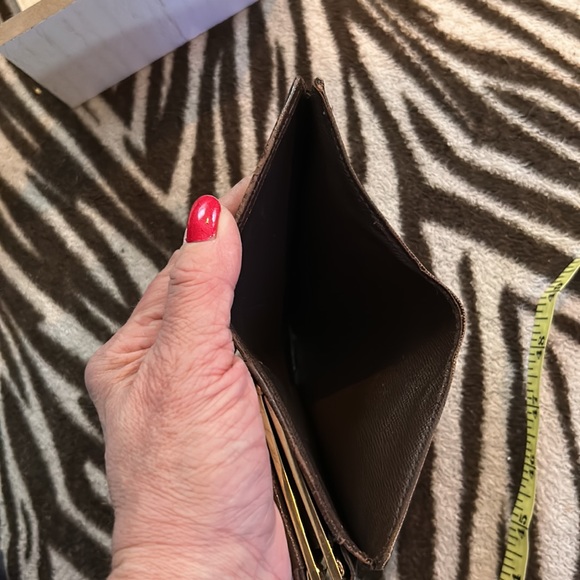 Louis Vuitton Damier Kisslock Wallet - Picture 5 of 8